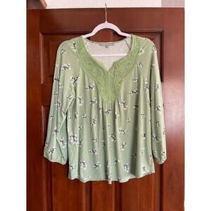 Daniel Rainn embroidered V-neck size medium